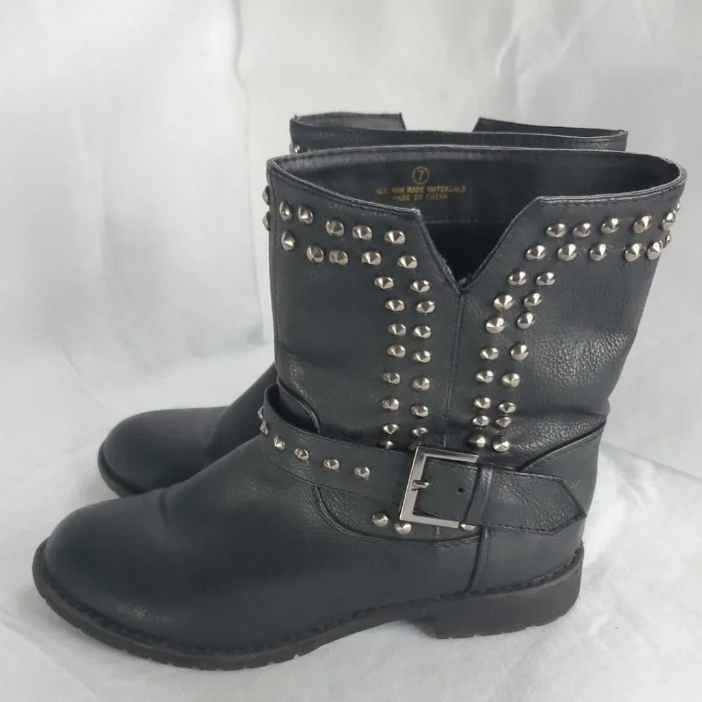Liliana black studded motorcycle-style‎ ankle boots size 7